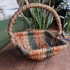 woven green and orange jute wicker flower basket with handle | boho bohemian eclectic wedding flower basket