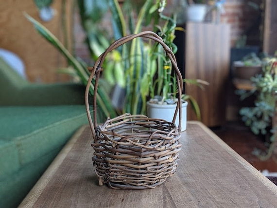 Vintage Wicker Rattan Garden Gathering Flower Centerpiece Farmhouse Basket