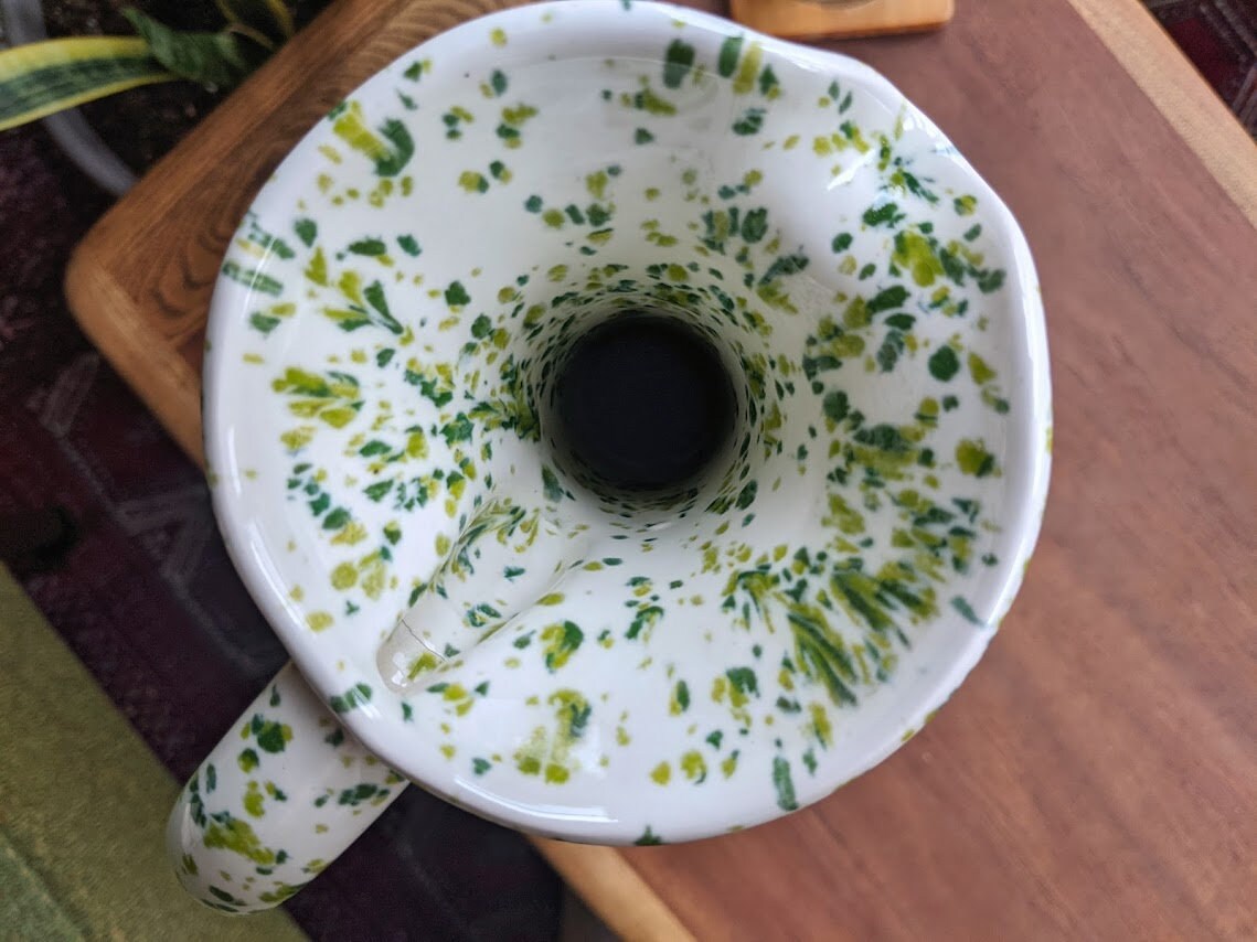 Tasse artisanale vert d'eau moucheté avec anse - Obstinnée - Créations en  céramique