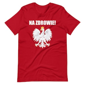 Puede incluir: Camiseta roja con un águila polaca blanca y el texto "NA ZDROWIE!" en blanco.