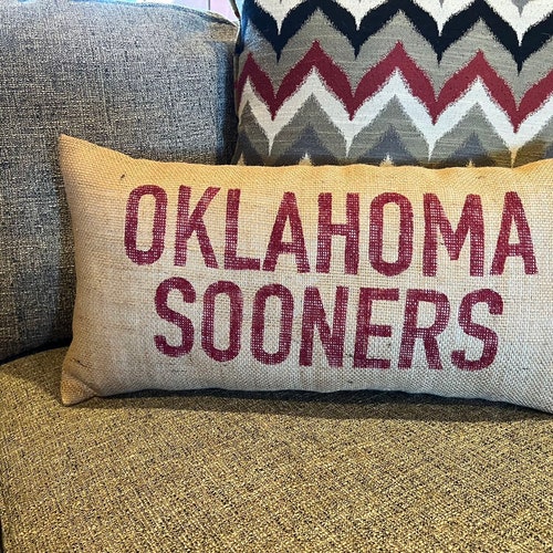 BOOMER SOONER HALFTONE PILLOW W/PIPING