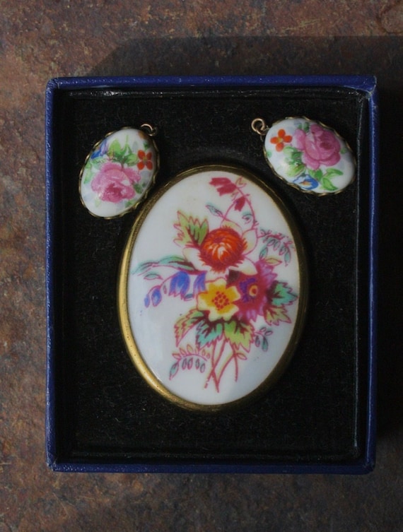Royal worcester brooch Gem