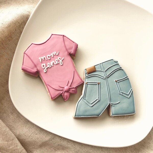 Vegan Mother’s Day sugar cookies | mom jeans cookies | mom genes cookies | Mother’s Day gift ideas | shirt cookies | clothes cookies
