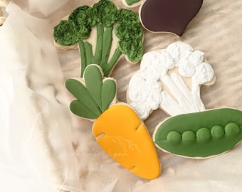 Vegan veggie sugar cookies (5) | vegetable cookies | broccoli cookies | cauliflower cookies | beets cookies | peas cookies | carrot cookies