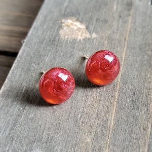 Crimson Ruby Gold Post Resin Örhängen - Handgjorda Örhängen - Resin Örhängen - Resin Stud Örhängen - Resin Post - Resin Örhängen - Resin Smycken