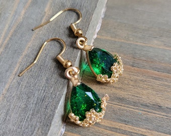 Emerald Green Caged Diamond Earrings- Handmade Earrings- Stone Earrings- Green Earrings- Gold Earrings- Natural Earrings- Green Diamond