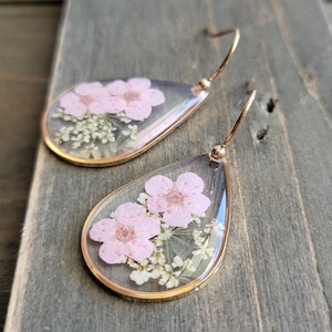 Sweet Pink Flower Resin Earrings- Gold Earrings- Resin Earrings- Flower Earrings- Pink Earrings- Resin Dangle Earrings- White Flower