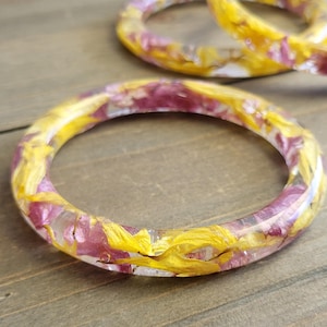 Garden Flower Resin Bangle- Pink Rose and Yellow Flower- Dried Flowers- Flower Bangle- Resin Bracelet- Flower Bracelet- Stacking Bracelet