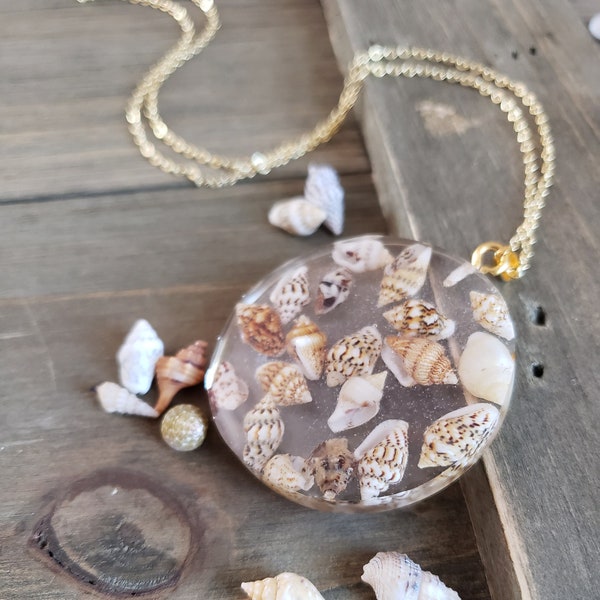 Ocean Seashell Resin Necklace- Handmade Necklace- Beach Resin Necklace- Resin Jewelry- Beach Jewelry- Gold Jewelry- Ocean Jewelry- Seashell