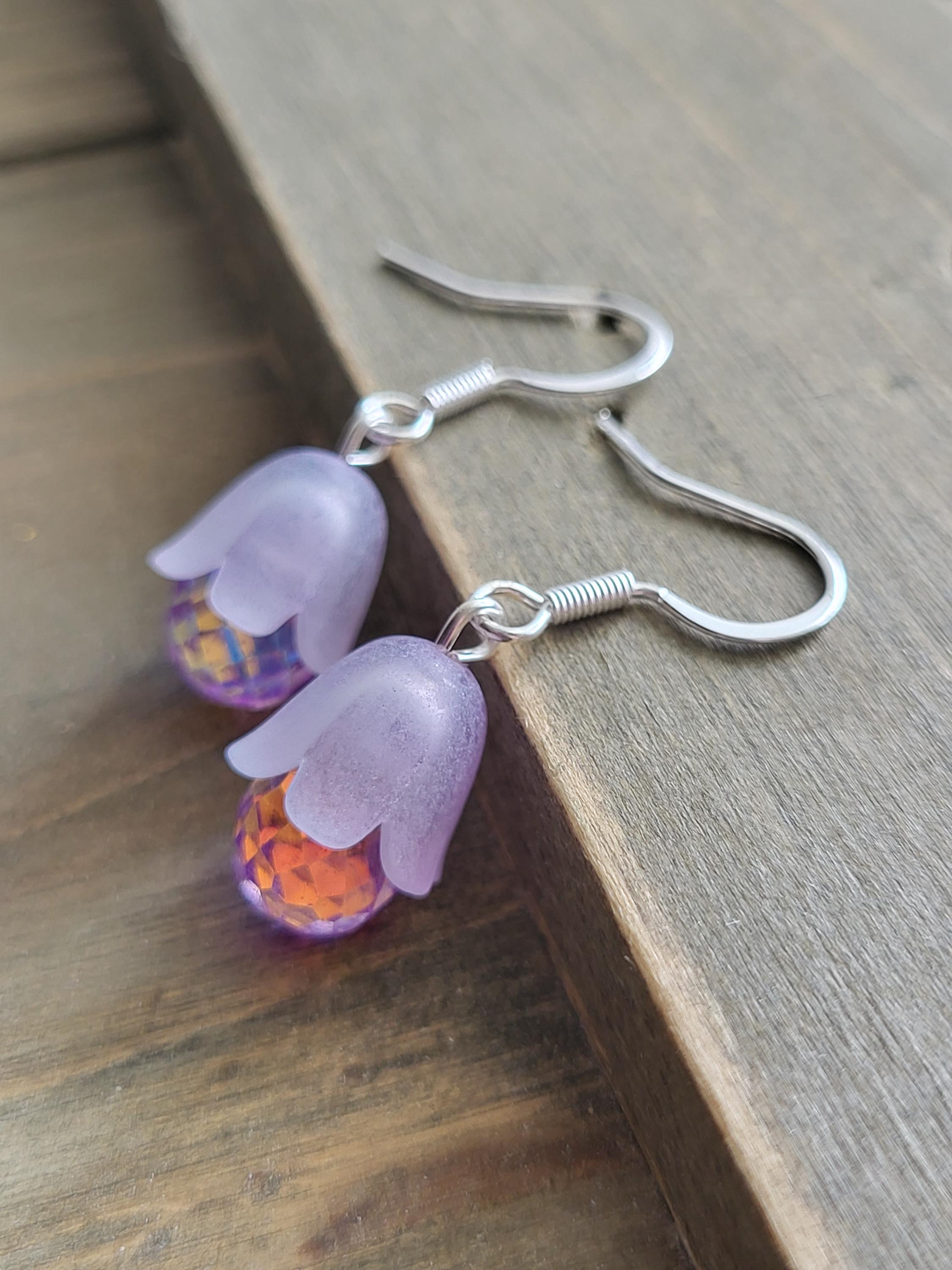 紫の花のつぼみのクリスタルイヤリング - ハンドメイドイヤリング