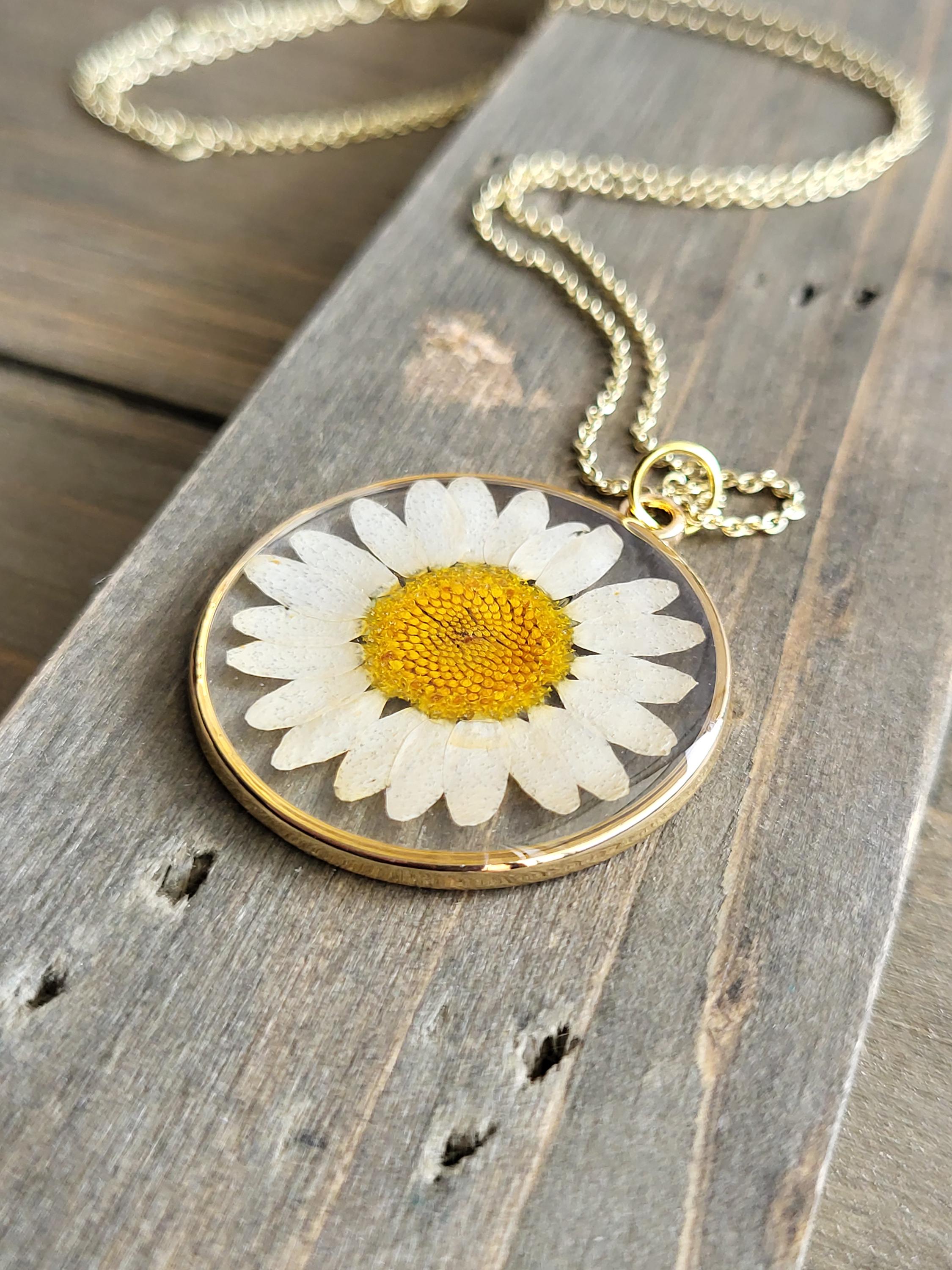 daisy♡14kgf Daisy Flower Resin Necklace- 14 Karat Gold Necklace Chain