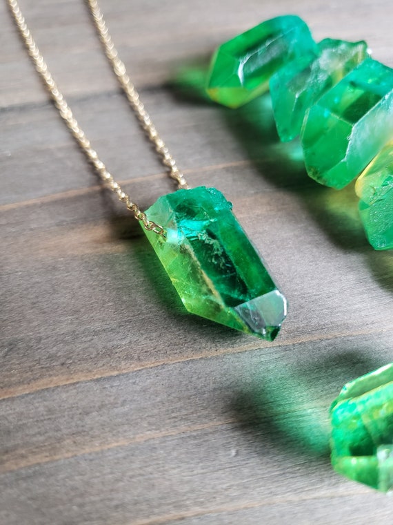 Bijoux pas cher tendance avec cristal vert chaine argent 925 - Ref