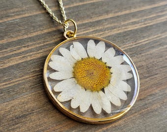 Daisy Flower Resin Necklace- 14 Karat Gold Necklace Chain