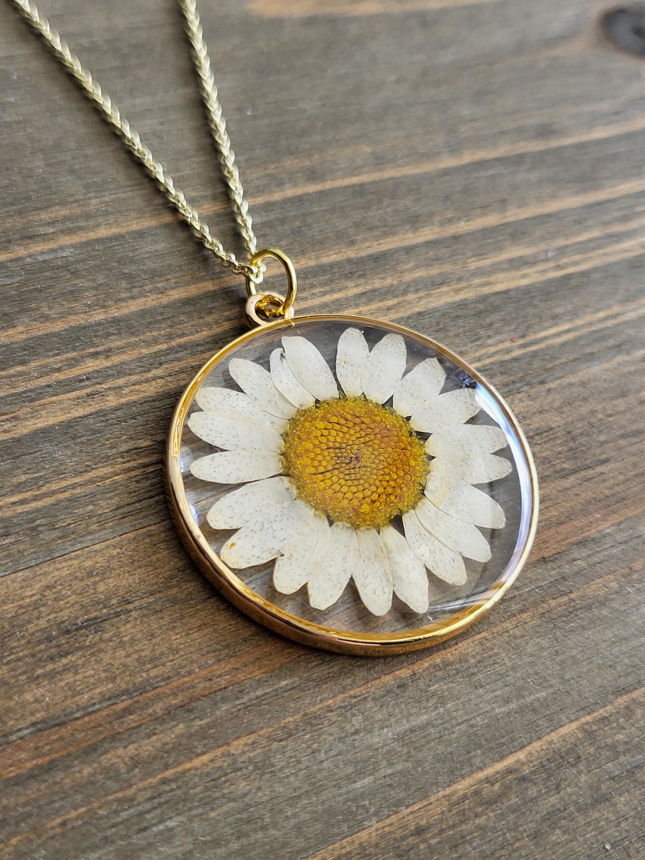 daisy♡14kgf Daisy Flower Resin Necklace- 14 Karat Gold Necklace Chain
