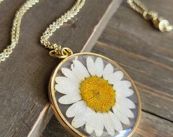 Daisy Flower Resin Necklace- 14 Karat Gold Necklace Chain