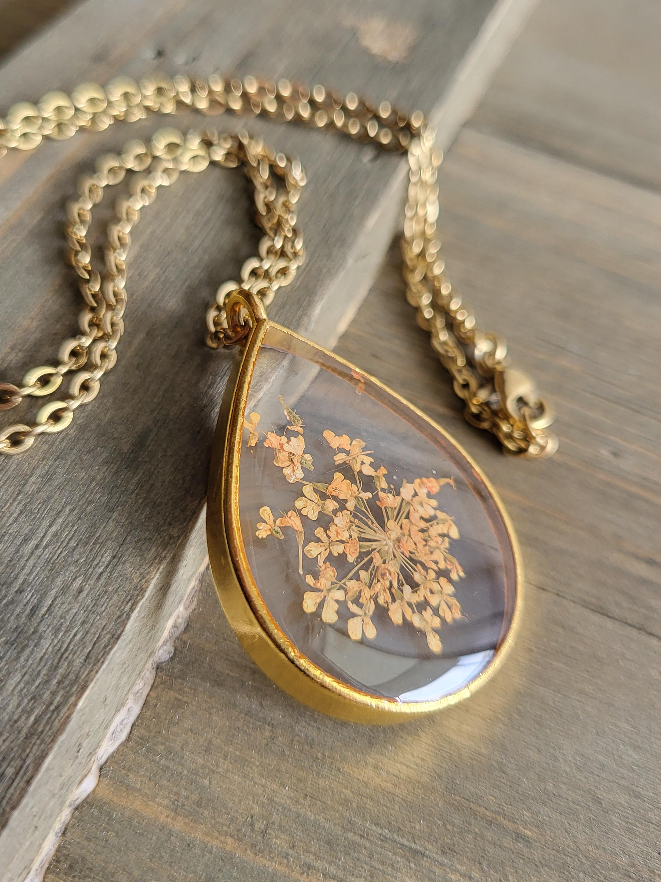 18Kゴールドオレンジフラワーテラリウム樹脂ネックレス - 18カラット