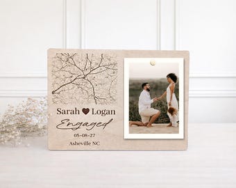 Marco de fotos de compromiso personalizado "Donde ella dijo que sí" Mapa personalizado Lugar de la pedida de mano Regalo de boda