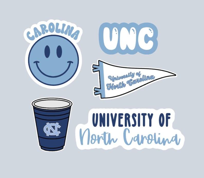 Peut inclure: Ensemble d'autocollants sur le th&egrave;me de l'Universit&eacute; de Caroline du Nord. Comprend un smiley avec le texte "Carolina", le texte "UNC", un fanion et une tasse avec le logo UNC. Tous les motifs sont bleus.