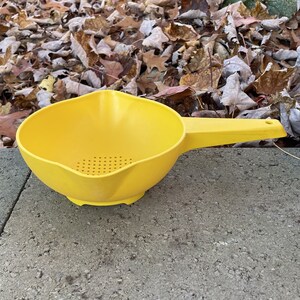 Vintage Tupperware Colander