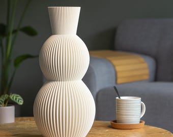 3D Gedruckte Vase NOVA Cremeweiße, gestreifte Design Vase für moderne und minimalistische Mid Century-Interieurs - hergestellt aus recyceltem Biokunststoff