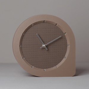 One of a kind Wavy Mesh Table Clock, Handmade Taupe Desk Decor Made from Recycled Bio-Plastic, 20.1 x 20.1 x 5.2 cm, Gift Box