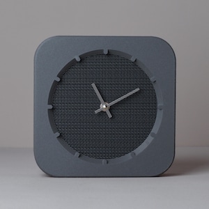 Slimprint Table Clock CUBIC with Wavy Mesh Design, Handmade Gray Desk Decor Made from Recycled Bioplastic, 19,6 x 19,6 x 5 cm