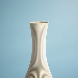 Floor Vase STELLA Ivory White, 3D Printed Striped Decoration Vase for Dried Flowers Made from Recycled Bio-Plastic Bild 5