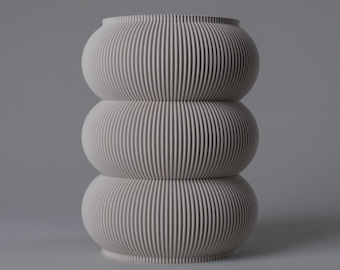 Greige Blumenvase EMMA - Gerippte Textur - Verspieltes Design - Wasserdichter Glaseinsatz - 3D-Druck aus 100% recyceltem Biokunststoff