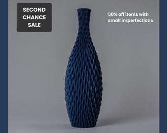Second Chance 50% off - Vase AQUA - Matte Navy - Gewellte Oberfläche - Leichte 3D gedruckte Vase aus recyceltem Bioplastik