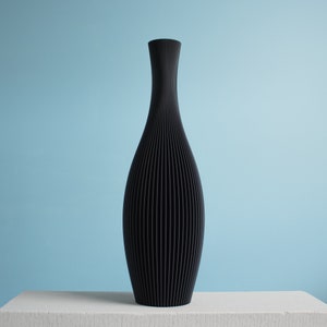 Floor Vase STELLA Matte Black, 3D Printed Striped Decoration Vase for Dried Flowers Made from Recycled Bio-Plastic Noir