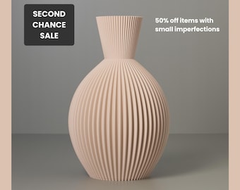 Second Chance 50% off - Vase LUNA - Beige - Modern Minimalist Vase with Ribbed Texture - 3D Printed from Recycled Bioplastic - 35 cm