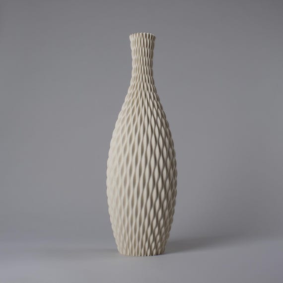Bodenvase AQUA – Cremeweiß – Moderne Designvase mit gewellter Oberfläche – Leichte, 3D-gedruckte Vase aus recyceltem Biokunststoff – 50/60 cm hoch