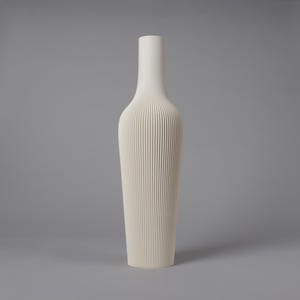 Hohe Vase GROOVE – 3D-gedruckte Bodenvase mit gerippter Struktur – Für Pampasgras – Verschiedene Farben – Hergestellt aus 100 % recyceltem Biokunststoff