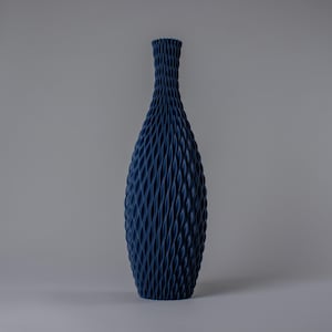 Bodenvase AQUA - Bodenvase AQUA - Mattes Marineblau - Moderne Design Vase mit gewellter Oberfläche - Leichte 3D gedruckte Vase aus recyceltem Biokunststoff - 50/60 cm Hoch