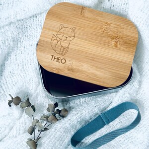 Stainless steel lunch box with wooden lid - Personalized with name - Engraved lunch box for children - Metal lunch box with animal engraving