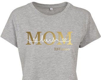 T-shirt MAMA Est personnalisé avec prénom | Chemise maman avec date | imprimé multicolore avec de l'argent rose doré brillant ou mat