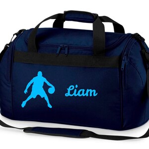 Sac de sport avec nom imprimé pour enfant Personnalisable avec un joueur de basket Sac de voyage sac de voyage pour filles et garçons Des sports image 3