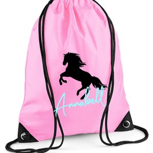 Sac à cordon personnalisé avec nom imprimé Motif cheval cabré & nom Sac à cordon avec motif cheval pour fille rosa