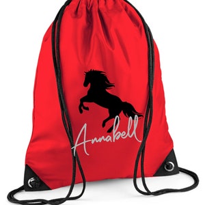 Sac à cordon personnalisé avec nom imprimé Motif cheval cabré & nom Sac à cordon avec motif cheval pour fille Rouge