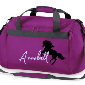 Borsa da equitazione personalizzata con stampa del nome Motivo cavallo rampante con nome Borsa da trasporto e sportiva per ragazze per l'equitazione Viola