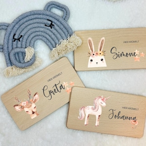 Personalized wooden board with colorful UV print for children - Individual breakfast board with animals and names &quot;Here crumbs&quot;