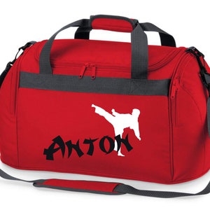 Bolsa de deporte con nombre Motivo de Karate en blanco y rojo para niños y niñas. Bolsa de viaje cruzada taekwondo judo artes marciales imagen 3