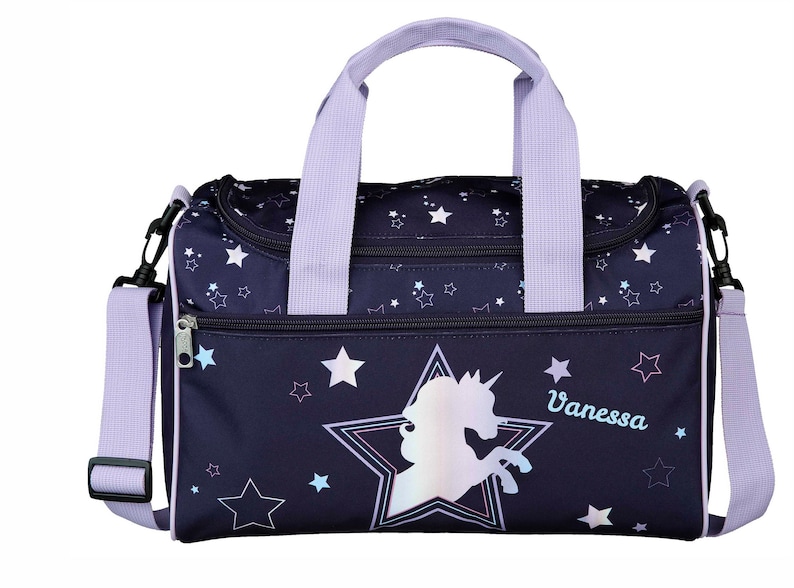 petit sac de sport fille avec nom Motif Licorne Dreamland avec étoiles en violet Sac bandoulière sac de voyage personnalisé image 1