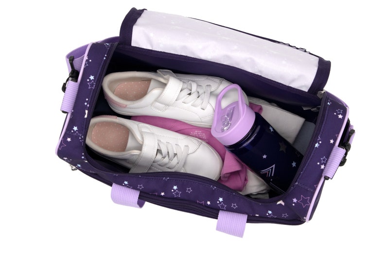 petit sac de sport fille avec nom Motif Licorne Dreamland avec étoiles en violet Sac bandoulière sac de voyage personnalisé image 2