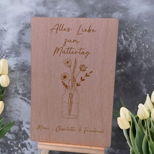 Personalisierte Grußkarte aus Holz | Geschenkkarte Glückwunsch-Karte mit floralem Blumenmotiv und Name | Holzkarte Geschenk Muttertag Mama