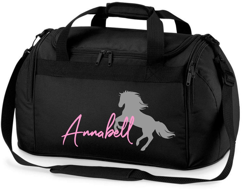 Borsa da equitazione personalizzata con stampa del nome Motivo cavallo rampante con nome Borsa da trasporto e sportiva per ragazze per l'equitazione immagine 2