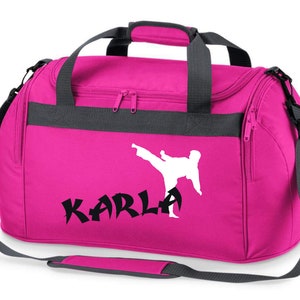 Bolsa de deporte con nombre Motivo de Karate en blanco y rojo para niños y niñas. Bolsa de viaje cruzada taekwondo judo artes marciales pink