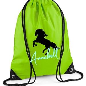 Sac à cordon personnalisé avec nom imprimé Motif cheval cabré & nom Sac à cordon avec motif cheval pour fille limette