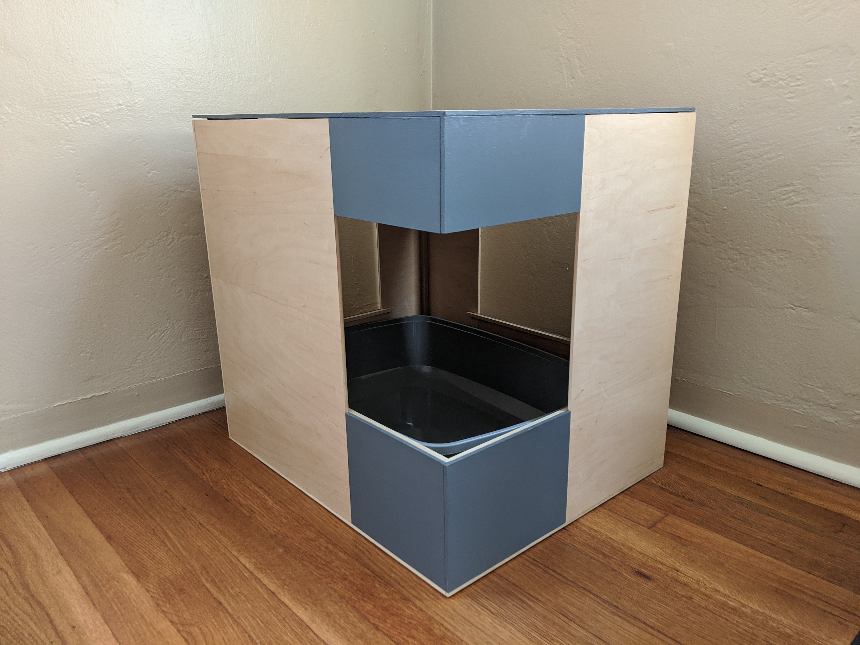 inclosed litter box