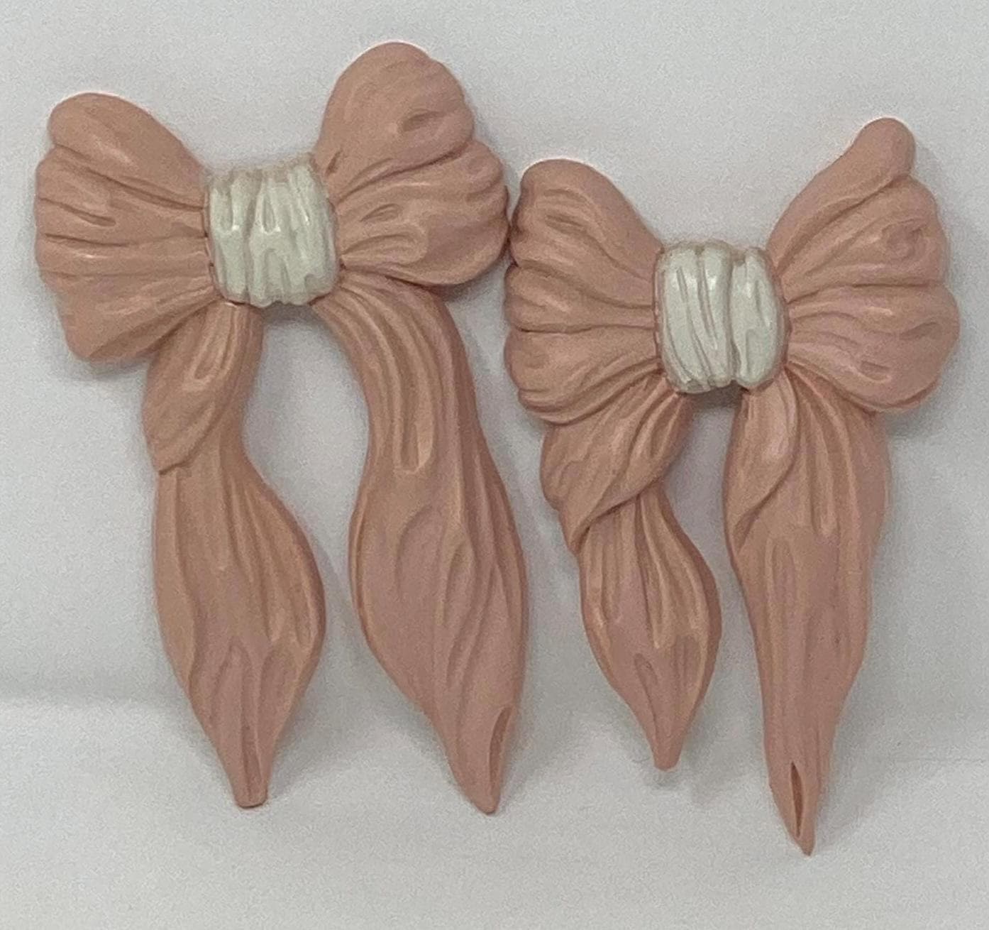 Vintage HOMCO plastic bow decor pink coquette
